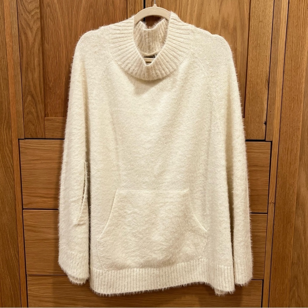 Mersea Chalet Fuzzy Knit Poncho Cream One Size Cozy Neutral Winter Travel New - Picture 2 of 5